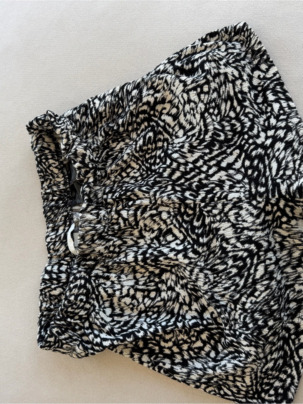 H&M Black and White Abstract Print Athletic Shorts